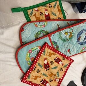 Ulster Weavers Christmas Oven Mitt & Pot Holders Set – Festive Holiday Kitchen